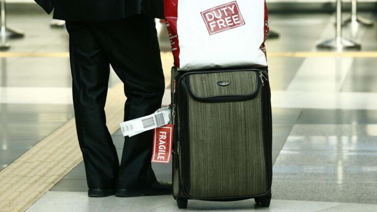 How to Avoid Extra Baggage Fees at the Airport: Smart Tips to Save